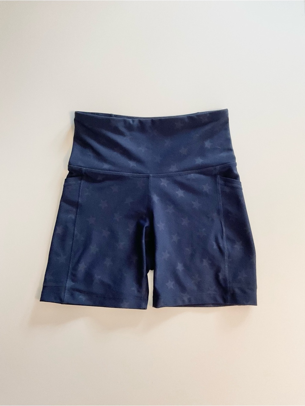 Old Navy Women's High-Rise Navy Star‎ Print Bike Shorts with Pockets Size Small